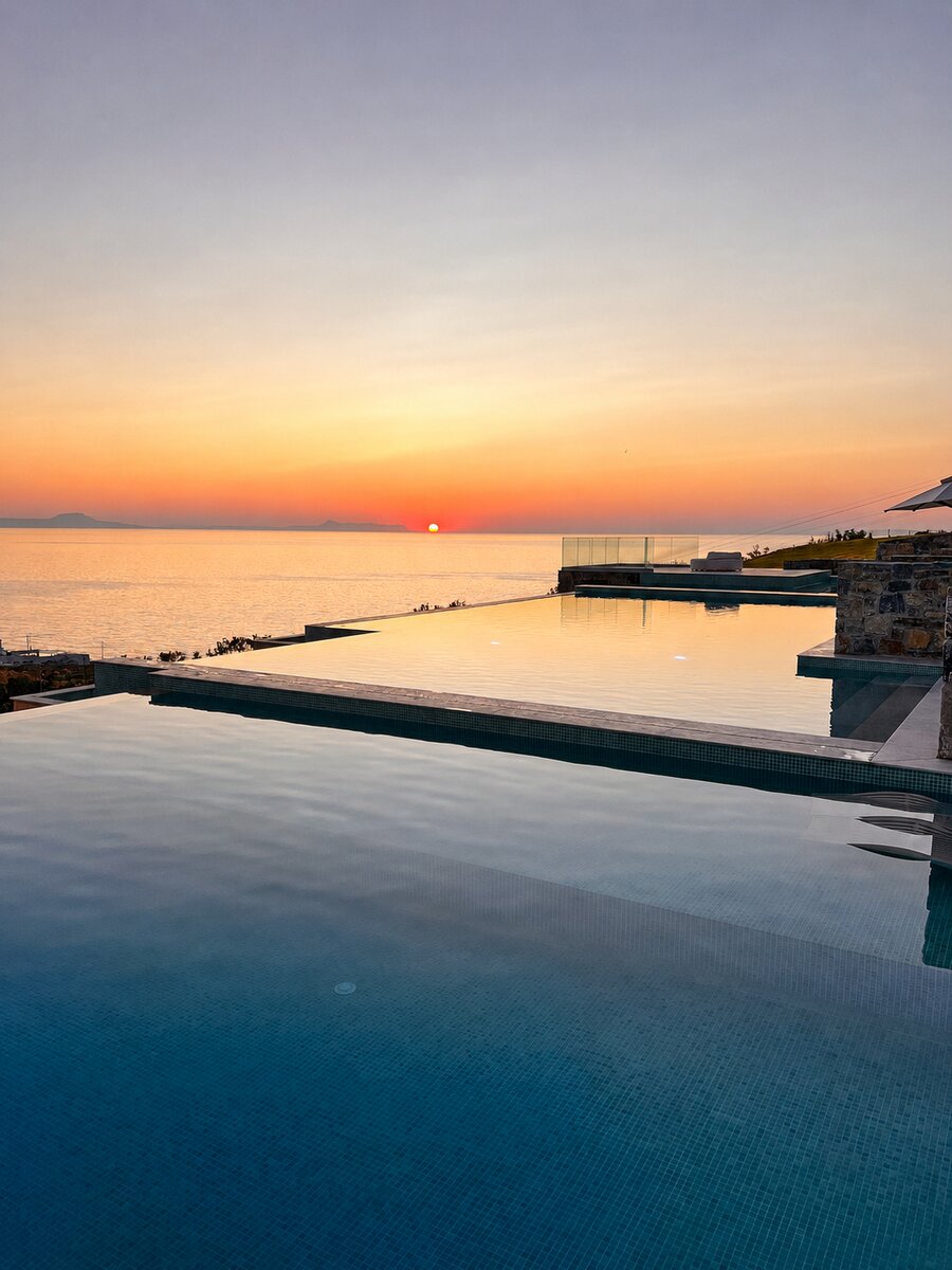Infinity-Pool bei Sonnenuntergang